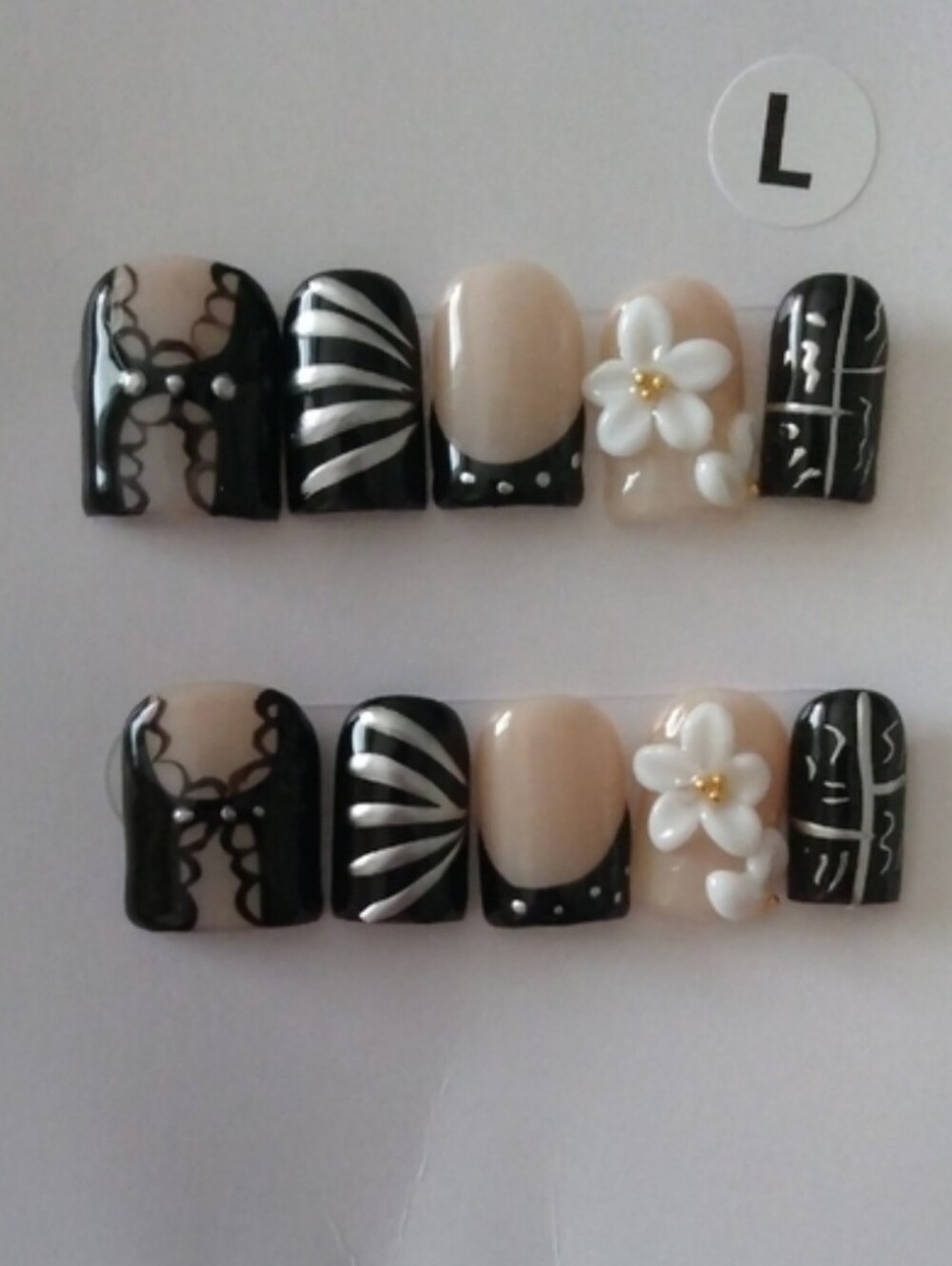 Black & Nude Baby Ducks Floral Size L Press-On Nail Set 💅